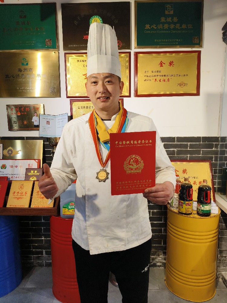 褚小六-注册中国烹饪大师